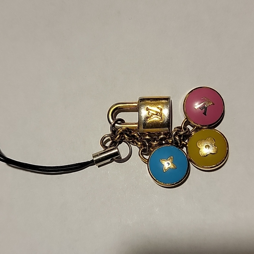 Louis Vuitton Bijou cell phone Pastilles Strap Multicolor Padlock Gold charms - Picture 4 of 7